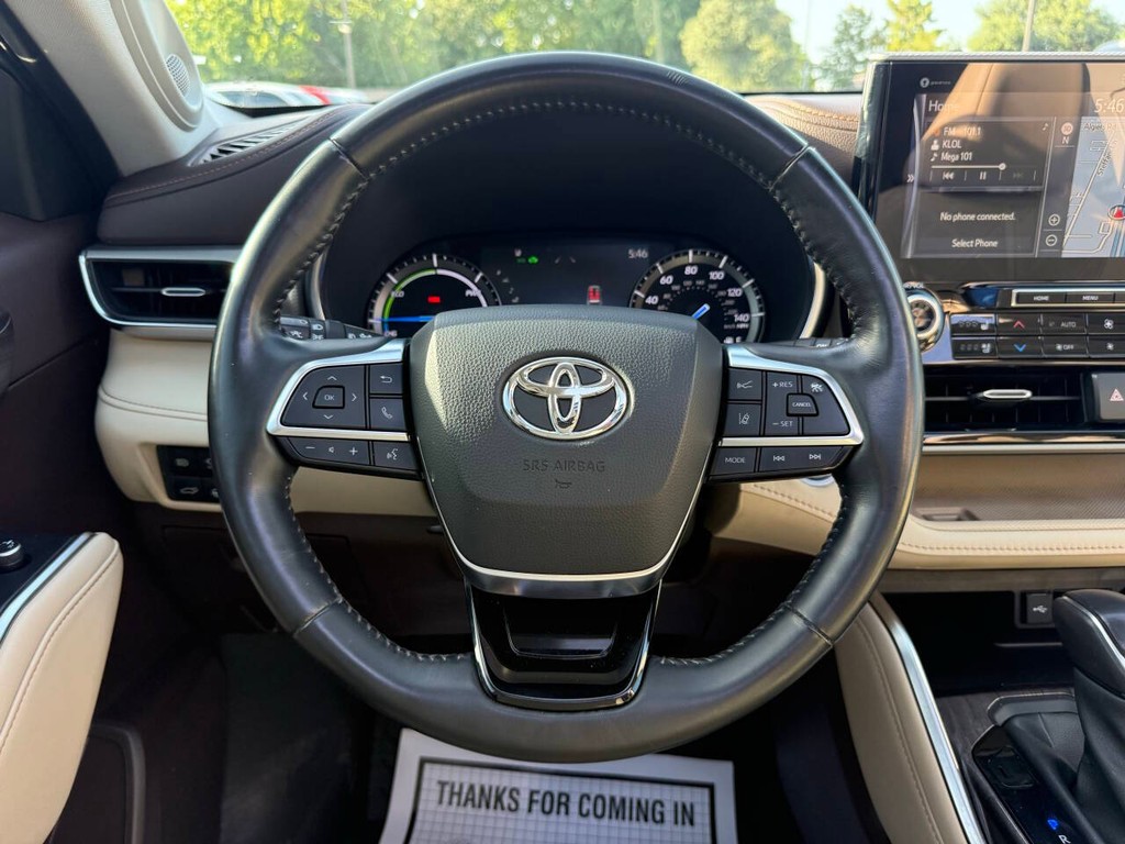 Toyota Highlander Hybrid Vehicle Full-screen Gallery Image 24