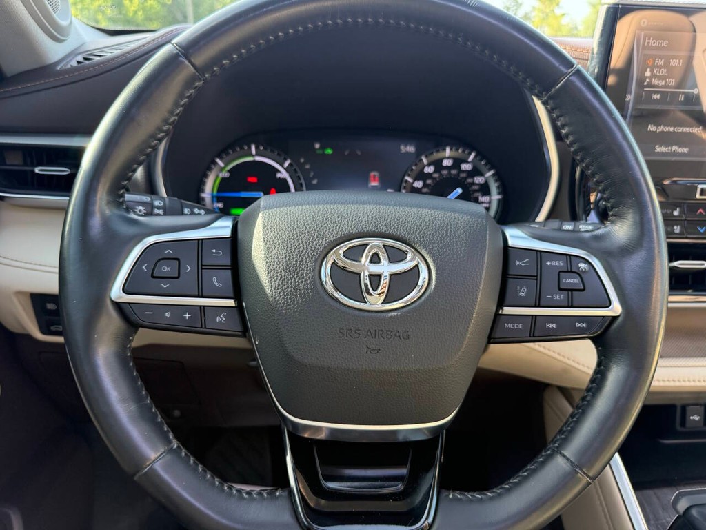 Toyota Highlander Hybrid Vehicle Full-screen Gallery Image 25
