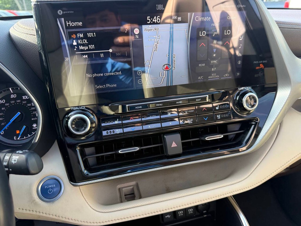 Toyota Highlander Hybrid Vehicle Full-screen Gallery Image 28