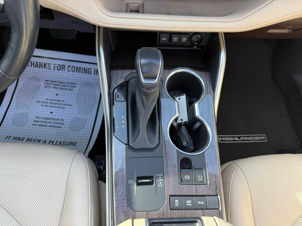 Toyota Highlander Hybrid Vehicle Full-screen Gallery Image 30