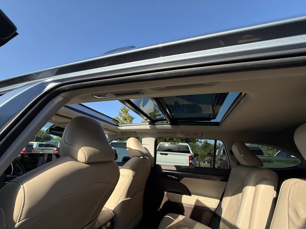 Toyota Highlander Hybrid Vehicle Full-screen Gallery Image 33