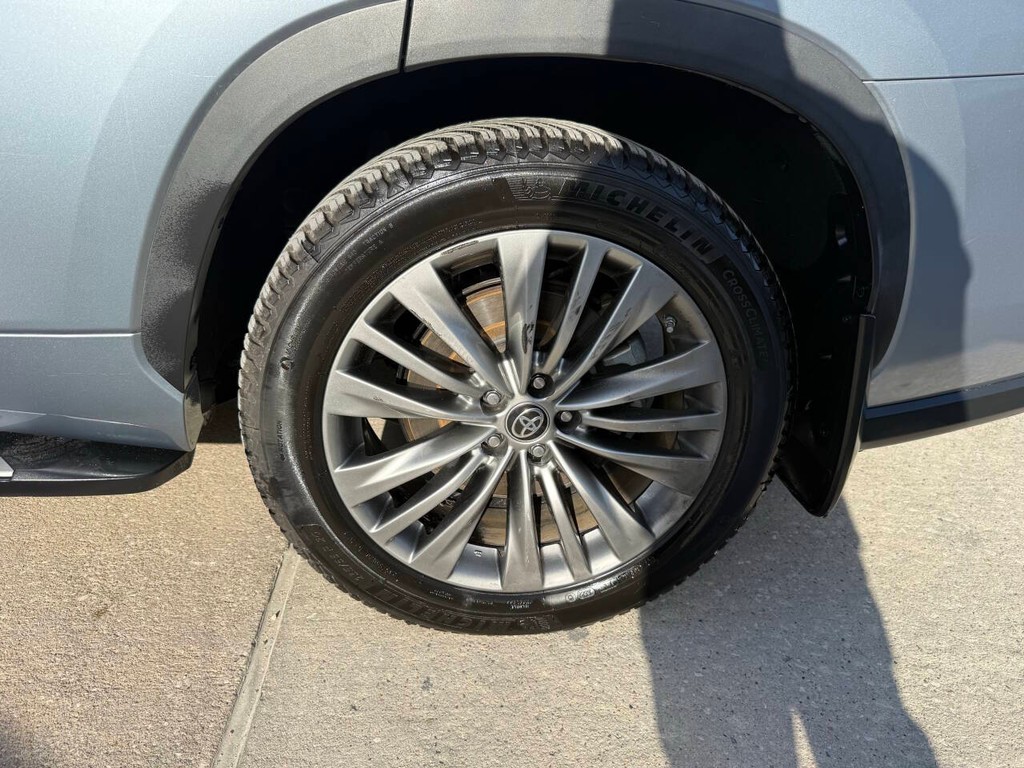 Toyota Highlander Hybrid Vehicle Full-screen Gallery Image 41