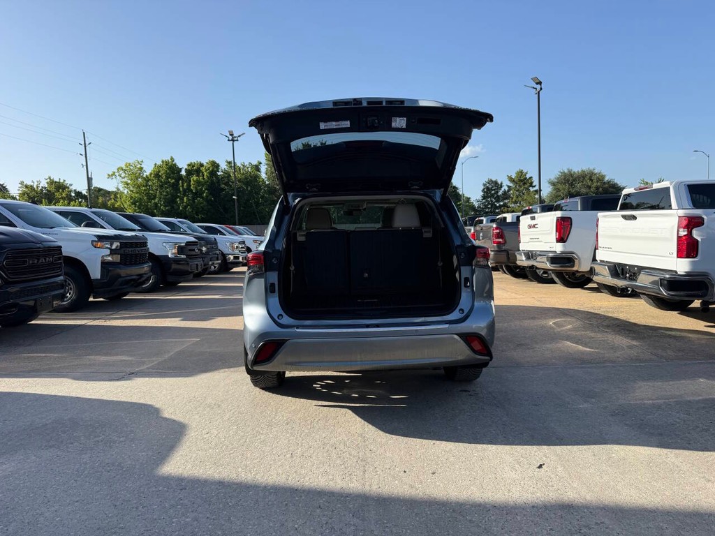 Toyota Highlander Hybrid Vehicle Full-screen Gallery Image 42
