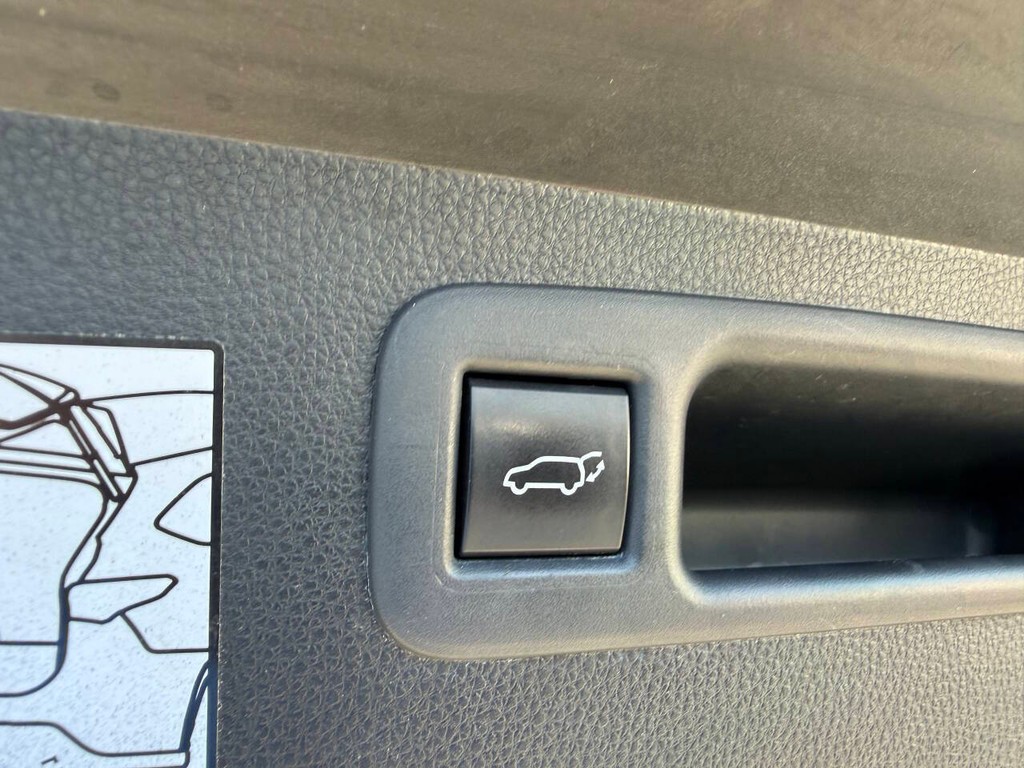 Toyota Highlander Hybrid Vehicle Full-screen Gallery Image 43