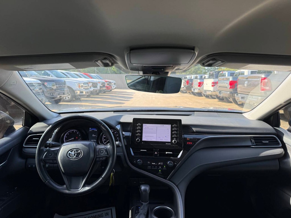 Toyota Camry Vehicle Full-screen Gallery Image 17