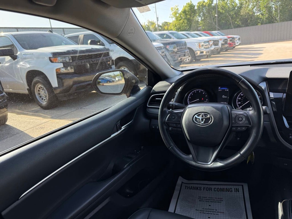 Toyota Camry Vehicle Full-screen Gallery Image 19