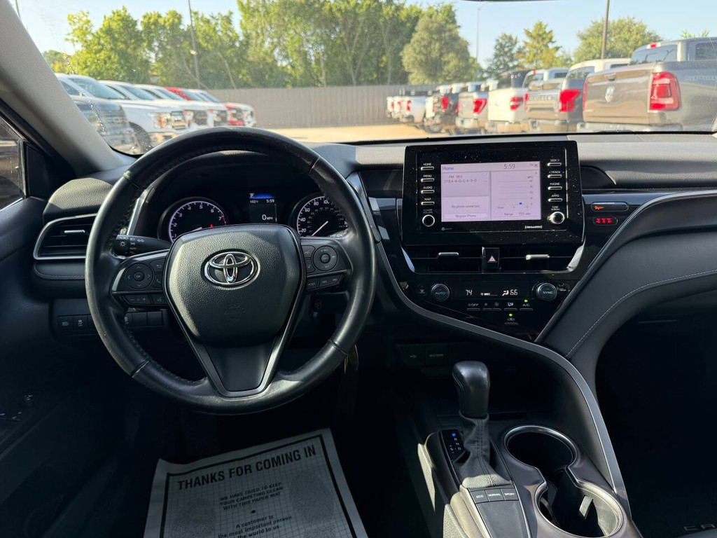 Toyota Camry Vehicle Full-screen Gallery Image 21