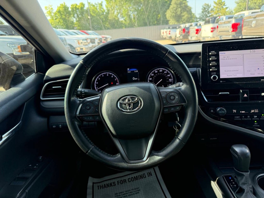 Toyota Camry Vehicle Full-screen Gallery Image 22