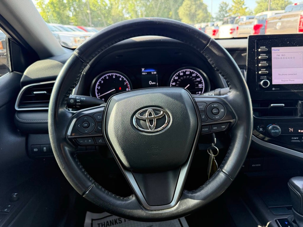 Toyota Camry Vehicle Full-screen Gallery Image 23