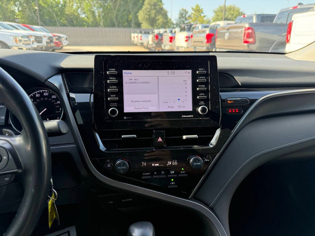 Toyota Camry Vehicle Full-screen Gallery Image 24