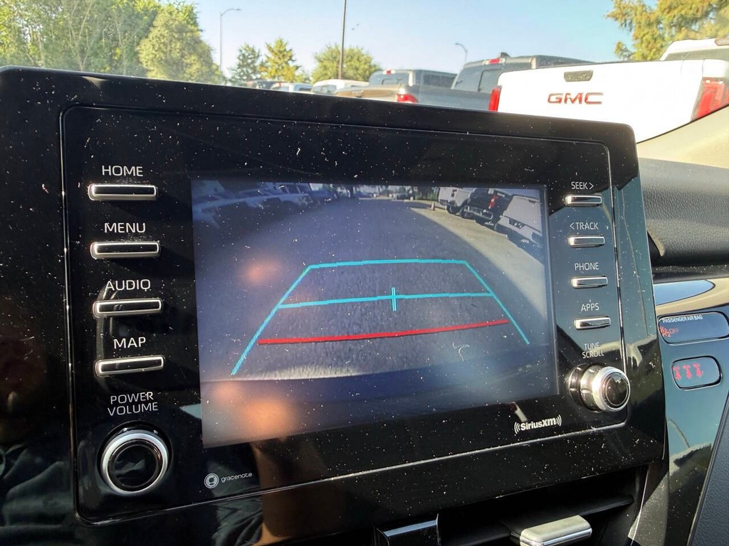 Toyota Camry Vehicle Full-screen Gallery Image 27