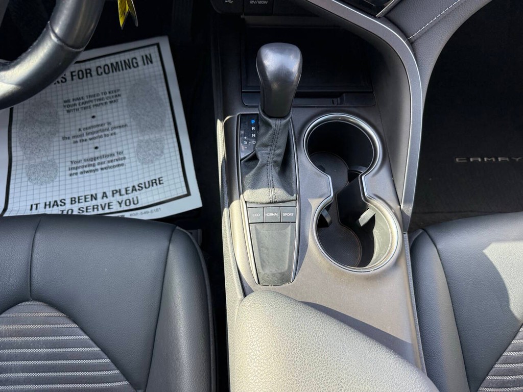 Toyota Camry Vehicle Full-screen Gallery Image 28