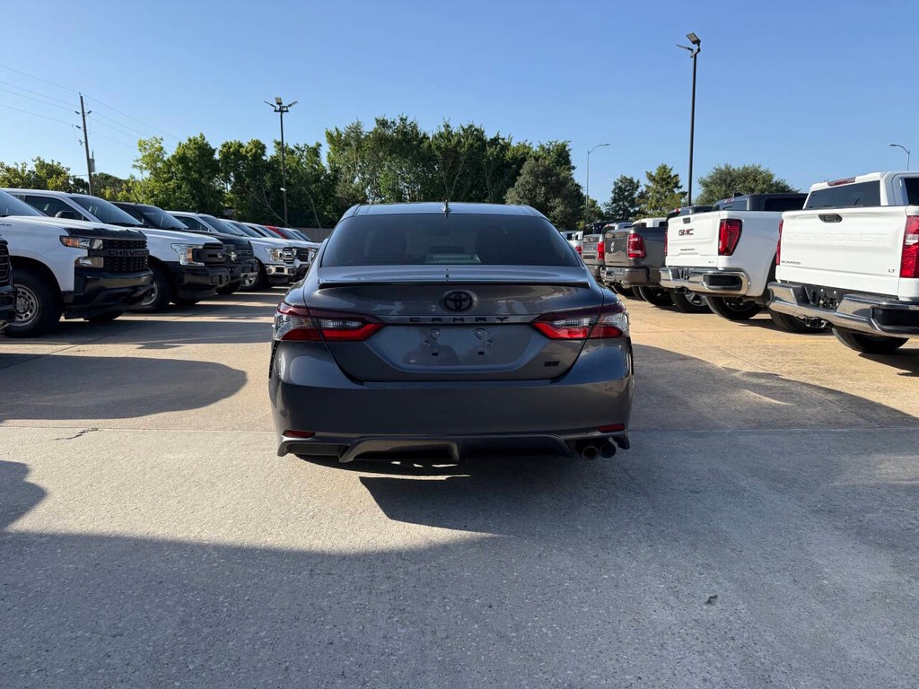 Toyota Camry Vehicle Full-screen Gallery Image 35