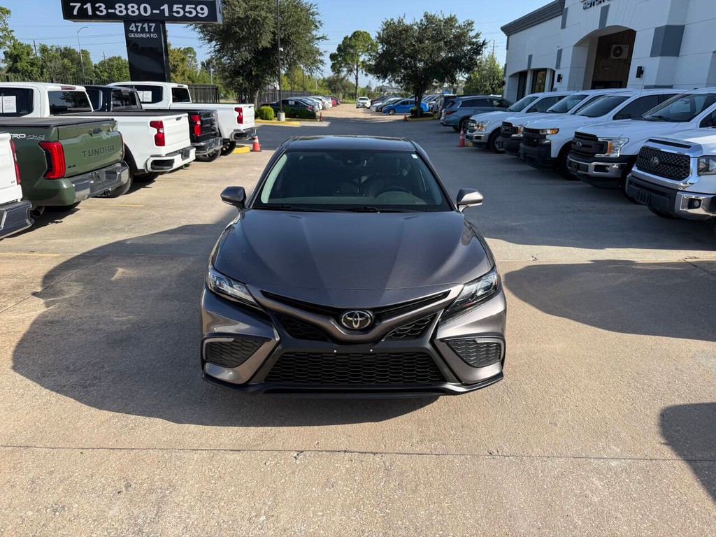 Toyota Camry Vehicle Full-screen Gallery Image 36