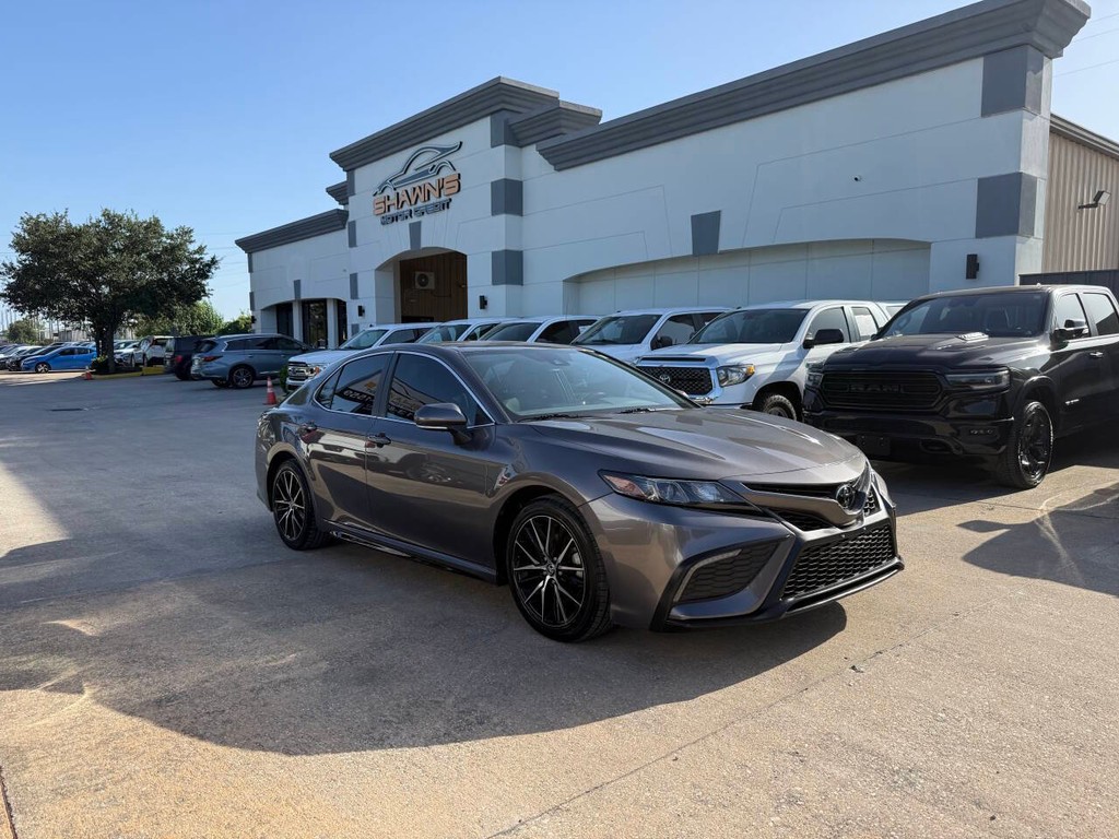 Toyota Camry Vehicle Full-screen Gallery Image 38