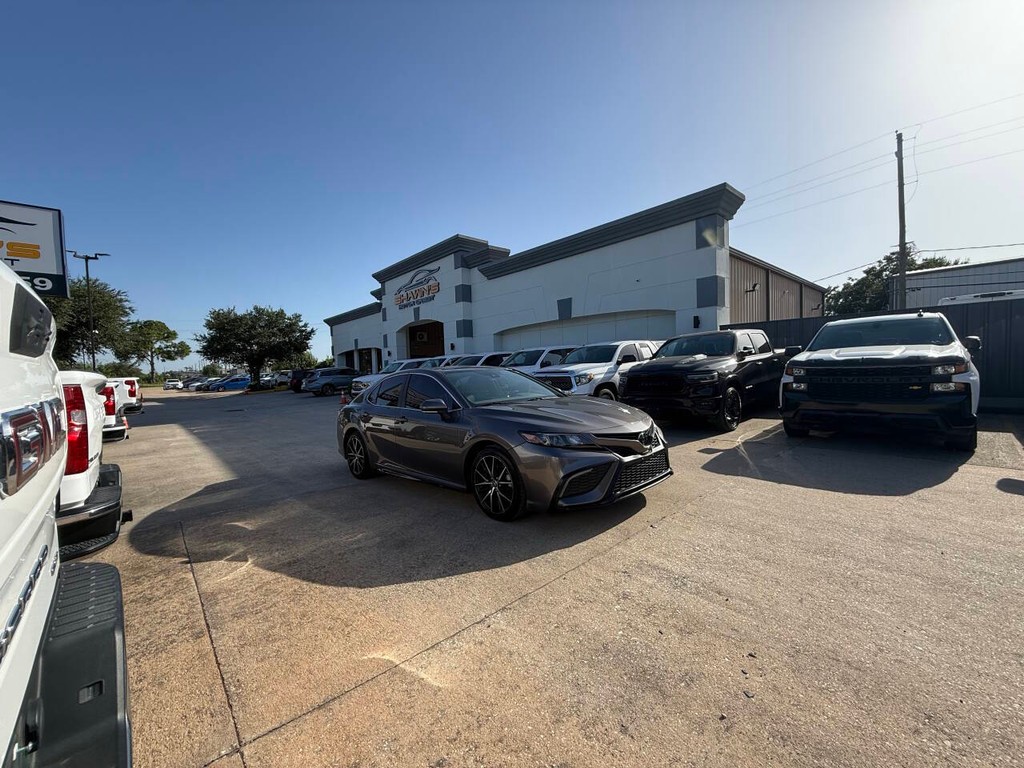 Toyota Camry Vehicle Full-screen Gallery Image 40