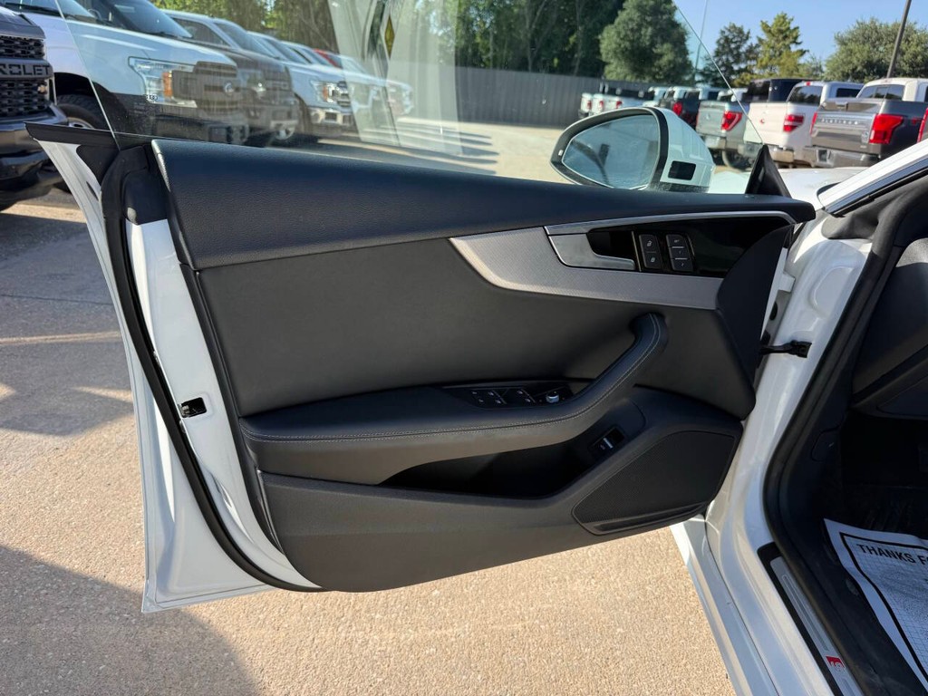 Audi A5 Sportback Vehicle Full-screen Gallery Image 08