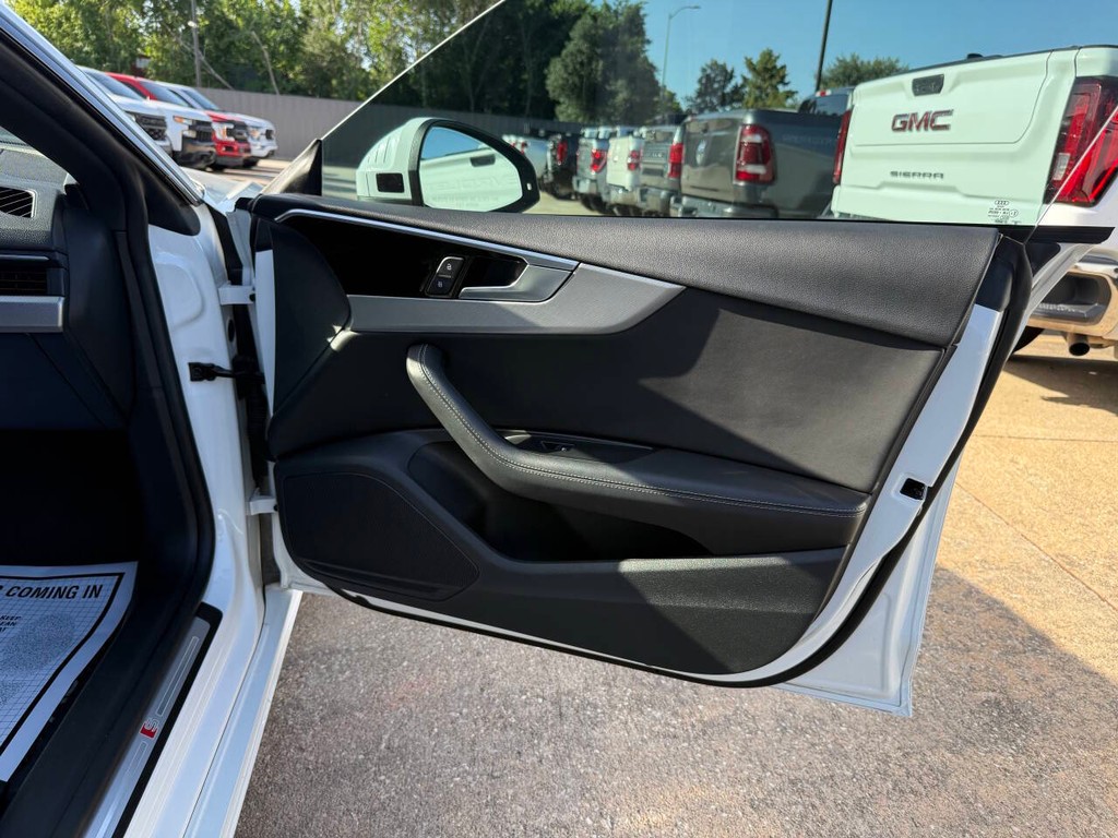 Audi A5 Sportback Vehicle Full-screen Gallery Image 11
