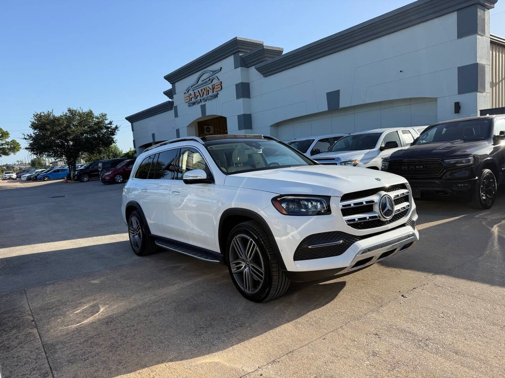 Mercedes-Benz GLS Vehicle Full-screen Gallery Image 02