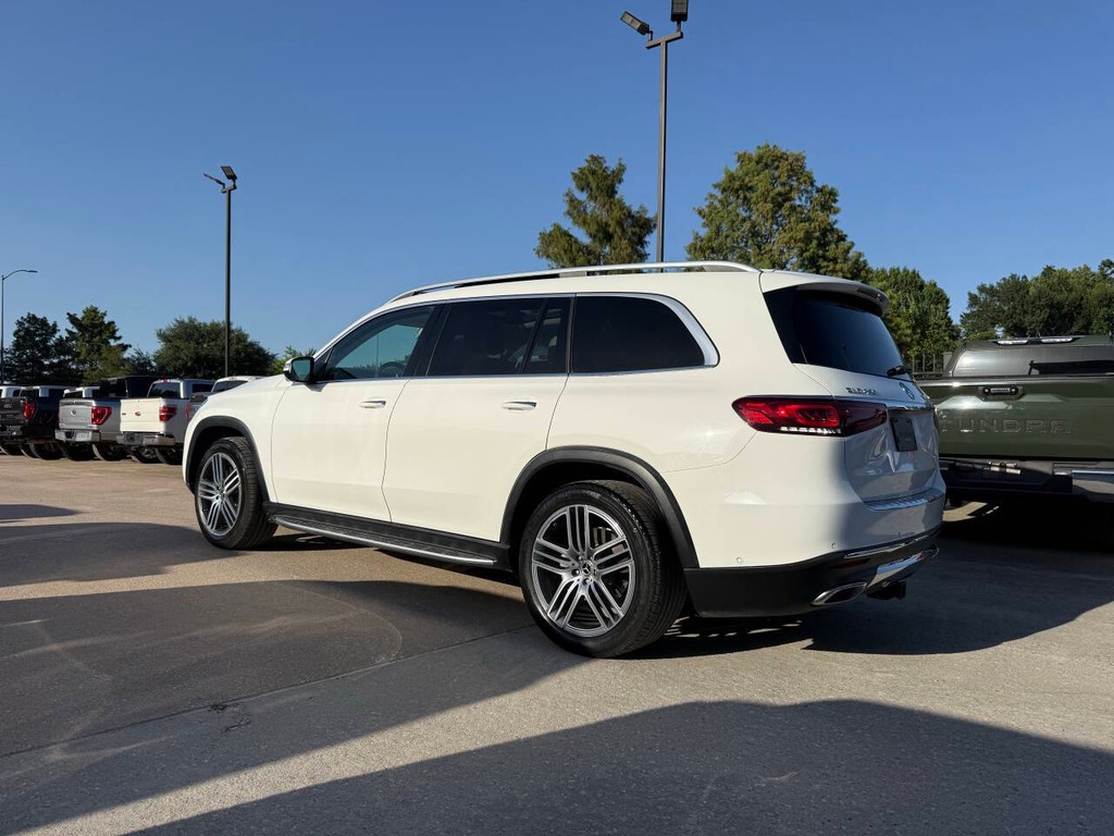 Mercedes-Benz GLS Vehicle Full-screen Gallery Image 04
