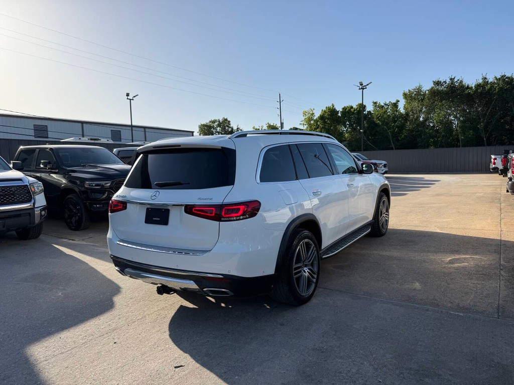 Mercedes-Benz GLS Vehicle Full-screen Gallery Image 05