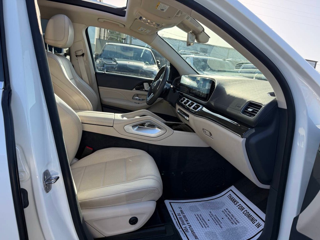 Mercedes-Benz GLS Vehicle Full-screen Gallery Image 10