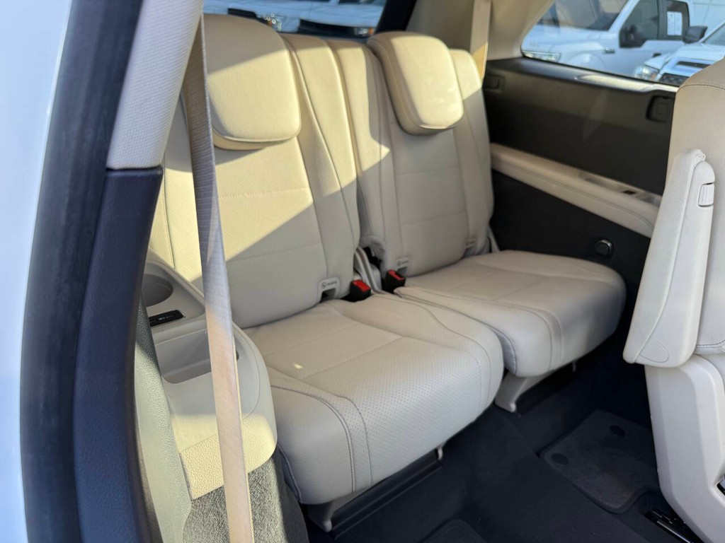 Mercedes-Benz GLS Vehicle Full-screen Gallery Image 17