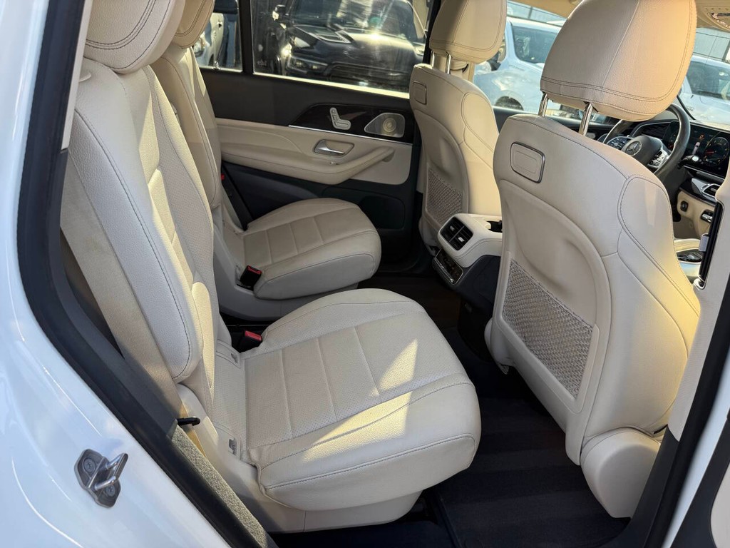 Mercedes-Benz GLS Vehicle Full-screen Gallery Image 18