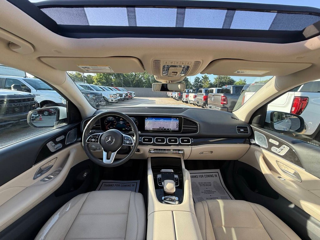 Mercedes-Benz GLS Vehicle Full-screen Gallery Image 21