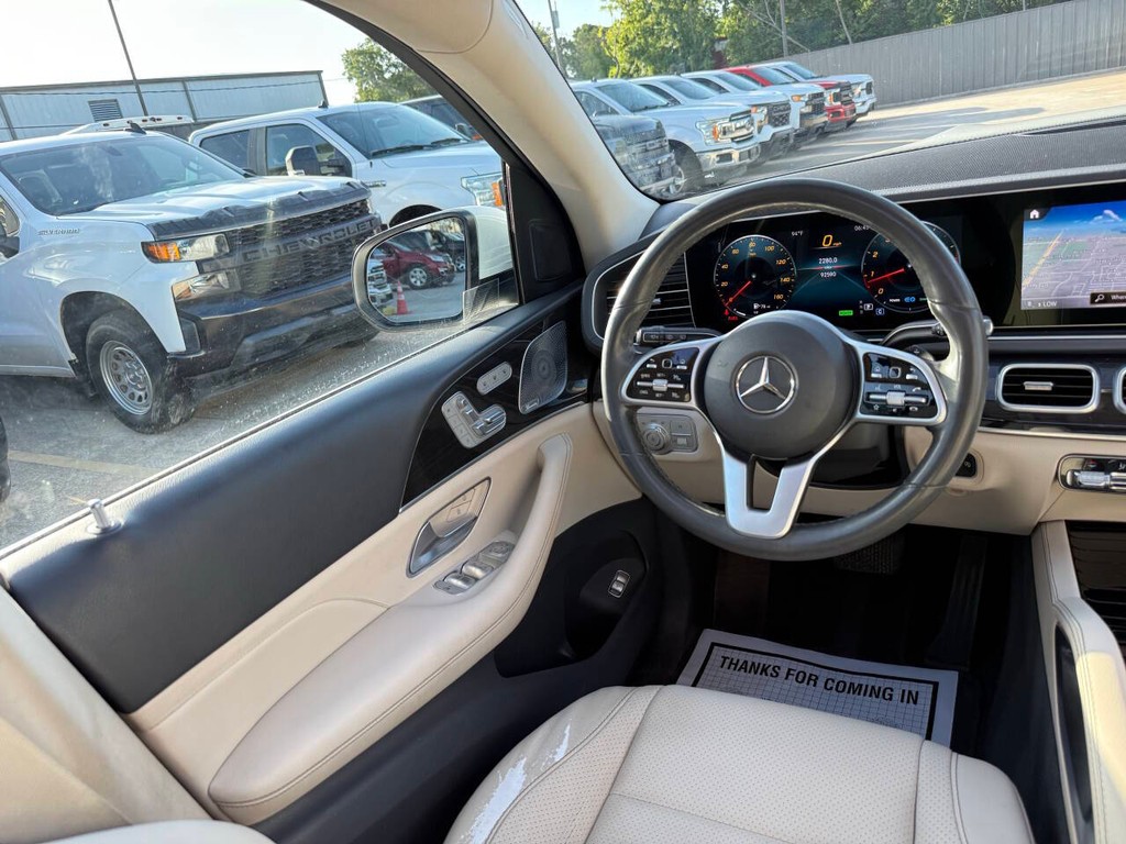 Mercedes-Benz GLS Vehicle Full-screen Gallery Image 22