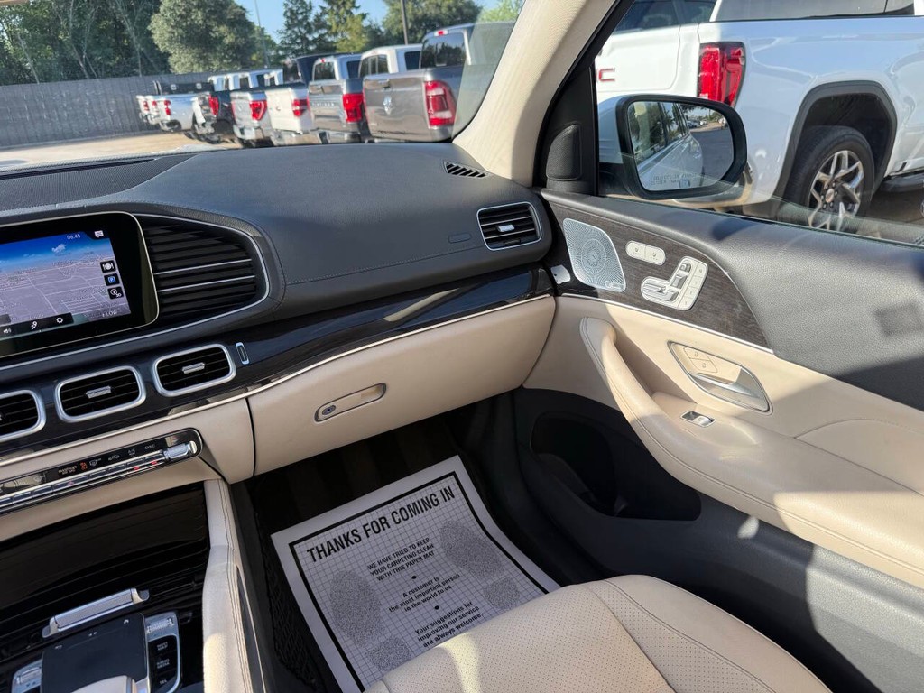 Mercedes-Benz GLS Vehicle Full-screen Gallery Image 23