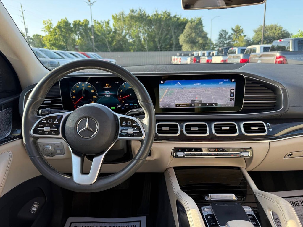 Mercedes-Benz GLS Vehicle Full-screen Gallery Image 24