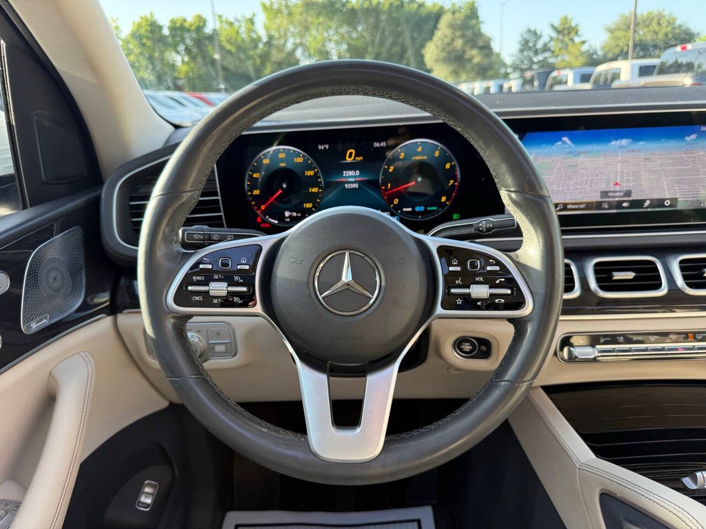 Mercedes-Benz GLS Vehicle Full-screen Gallery Image 25