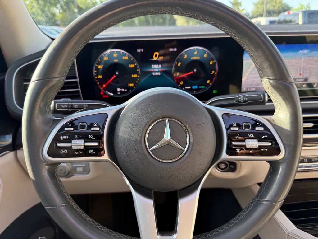 Mercedes-Benz GLS Vehicle Full-screen Gallery Image 26