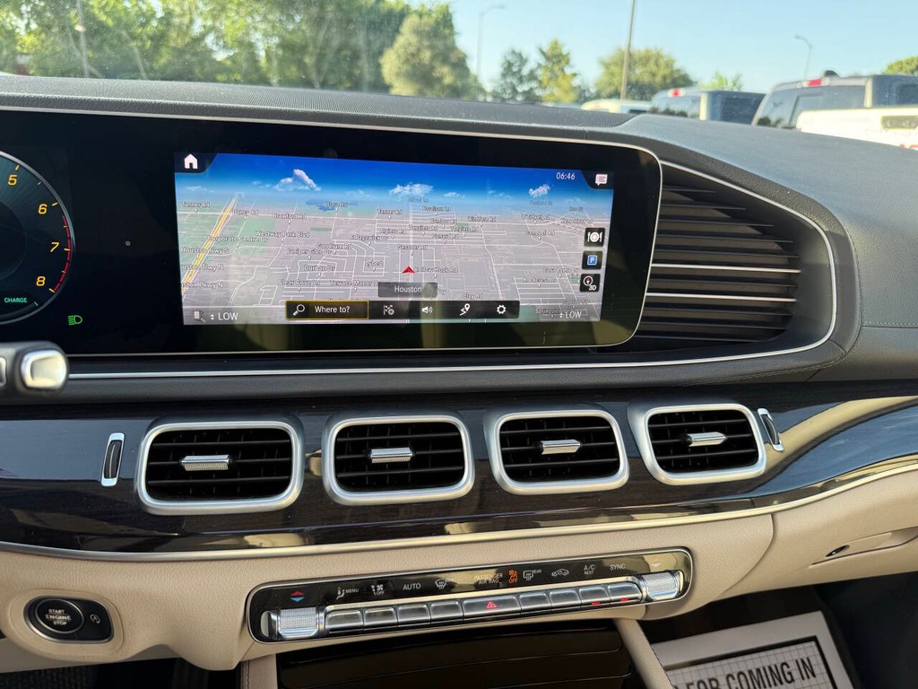 Mercedes-Benz GLS Vehicle Full-screen Gallery Image 27