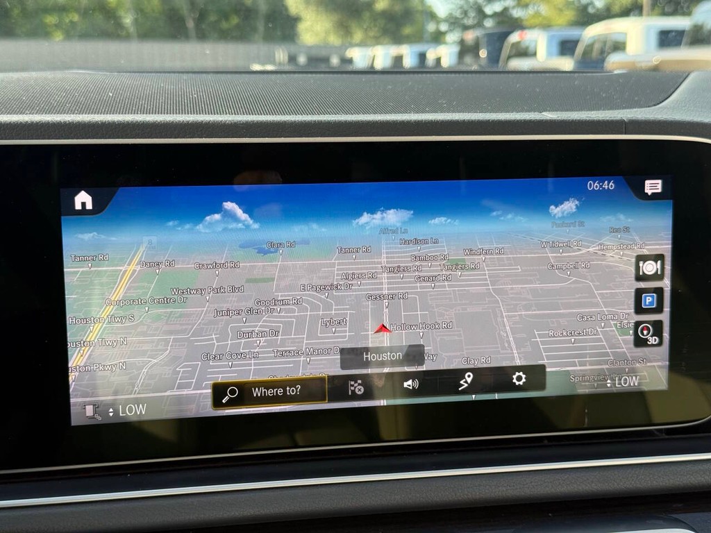Mercedes-Benz GLS Vehicle Full-screen Gallery Image 28