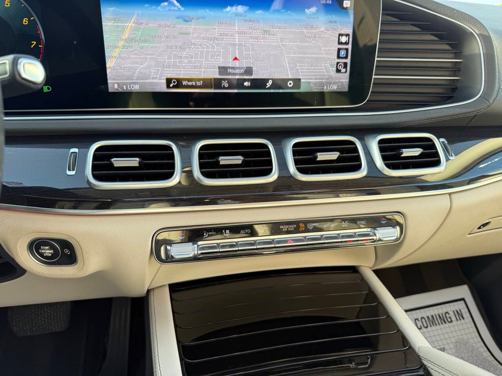 Mercedes-Benz GLS Vehicle Full-screen Gallery Image 30