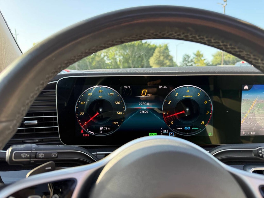 Mercedes-Benz GLS Vehicle Full-screen Gallery Image 35