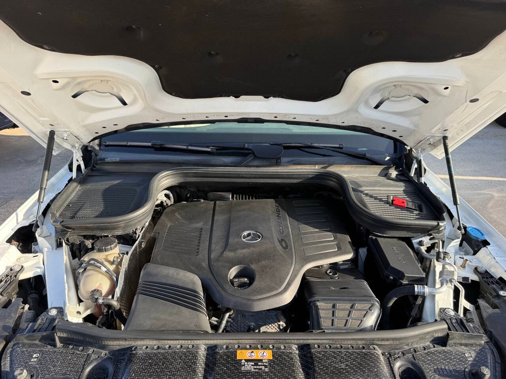 Mercedes-Benz GLS Vehicle Full-screen Gallery Image 39
