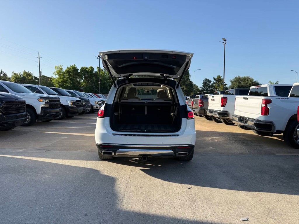 Mercedes-Benz GLS Vehicle Full-screen Gallery Image 41