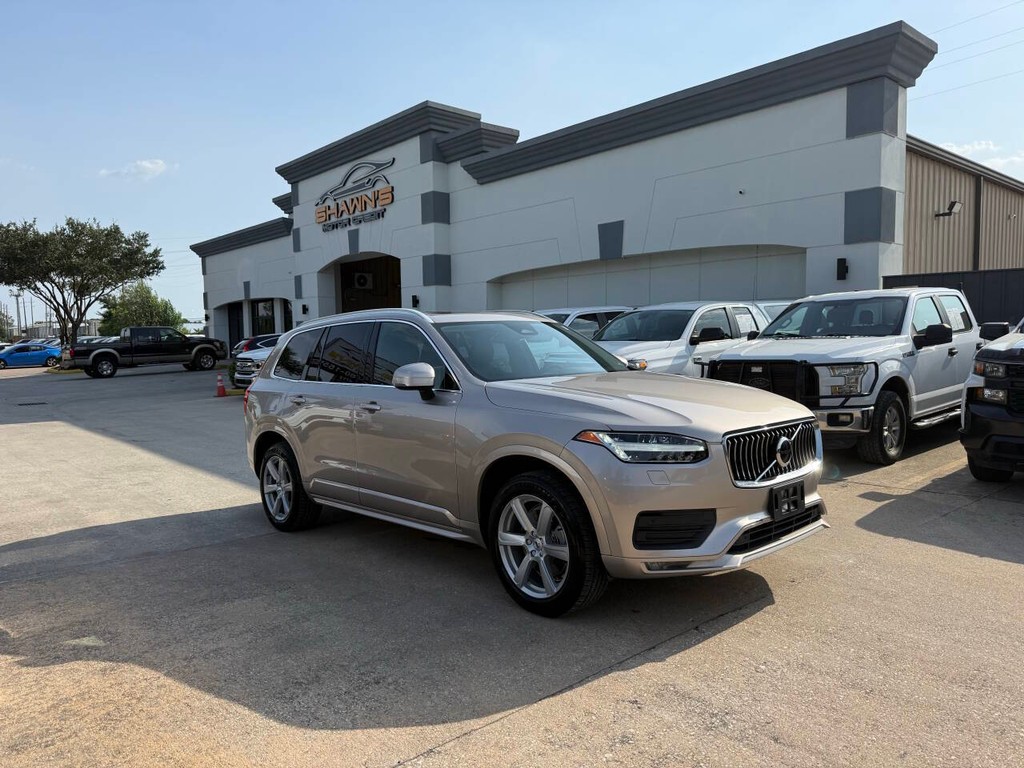 Volvo XC90 Vehicle Full-screen Gallery Image 02