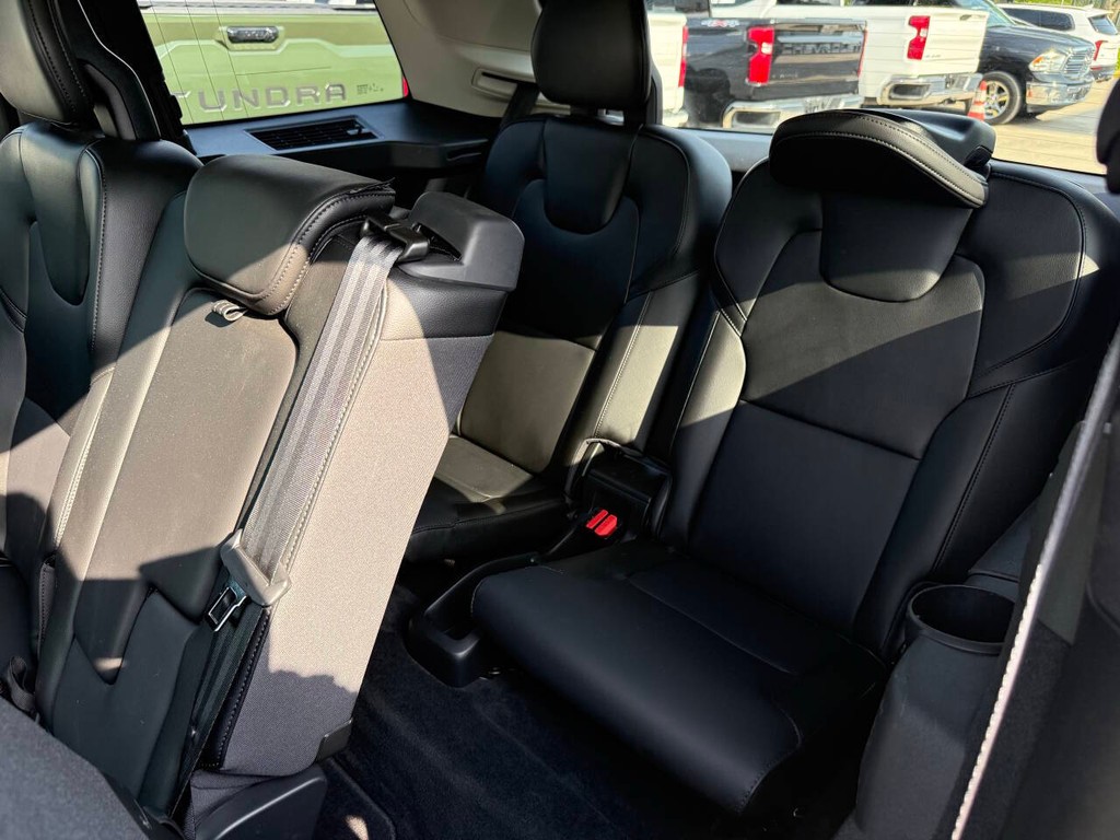 Volvo XC90 Vehicle Full-screen Gallery Image 14