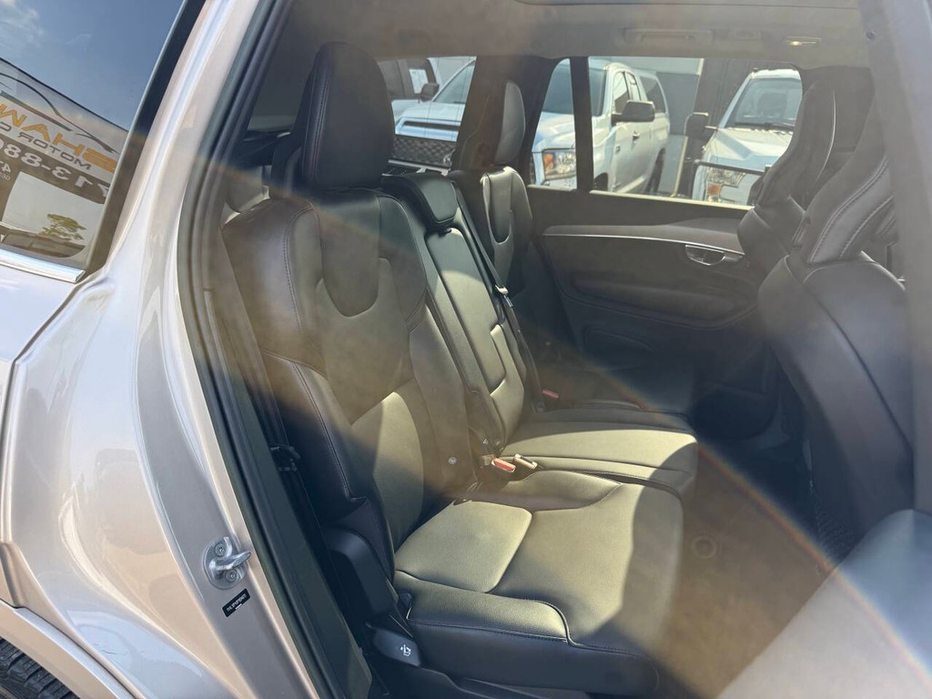 Volvo XC90 Vehicle Full-screen Gallery Image 17