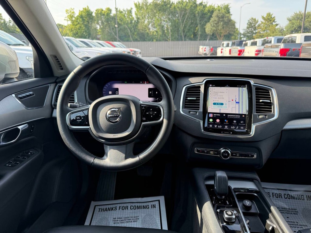 Volvo XC90 Vehicle Full-screen Gallery Image 23