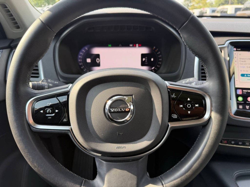 Volvo XC90 Vehicle Full-screen Gallery Image 26
