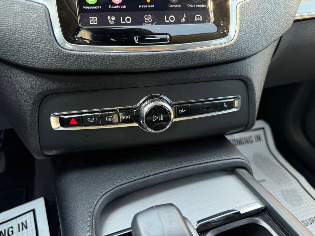 Volvo XC90 Vehicle Full-screen Gallery Image 31
