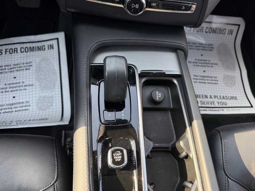 Volvo XC90 Vehicle Full-screen Gallery Image 32
