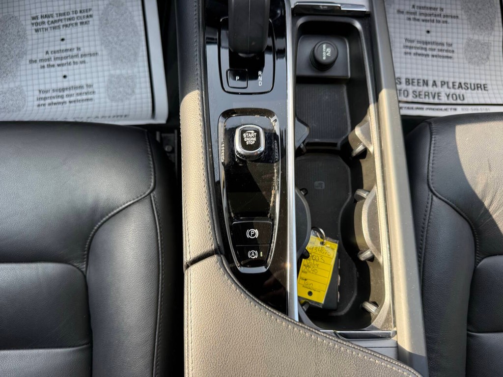 Volvo XC90 Vehicle Full-screen Gallery Image 33