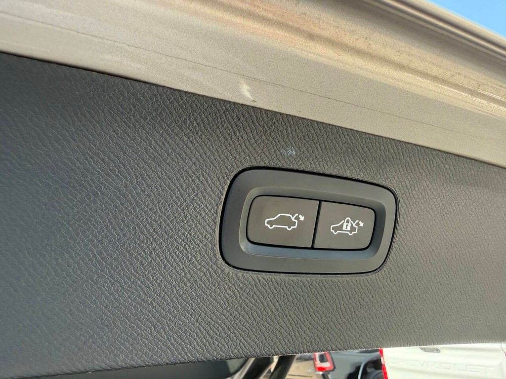Volvo XC90 Vehicle Full-screen Gallery Image 45
