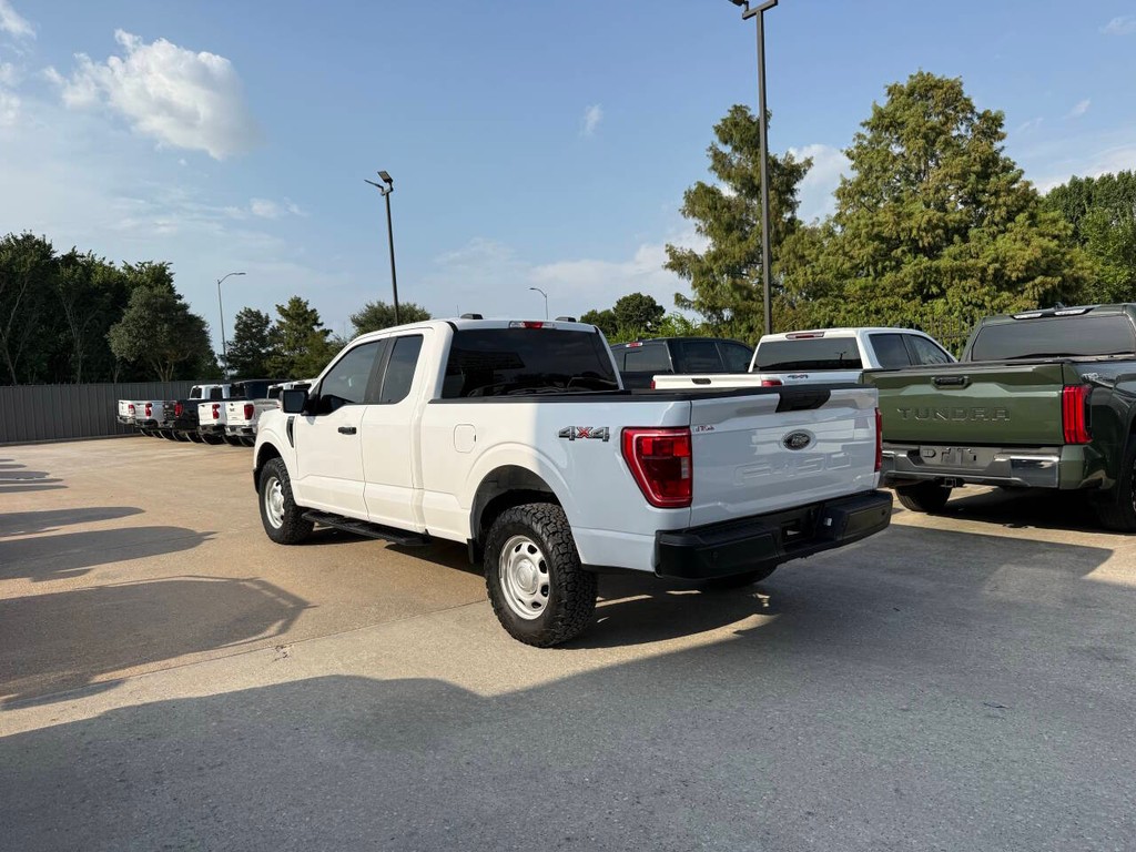 Ford F-150 Vehicle Full-screen Gallery Image 04